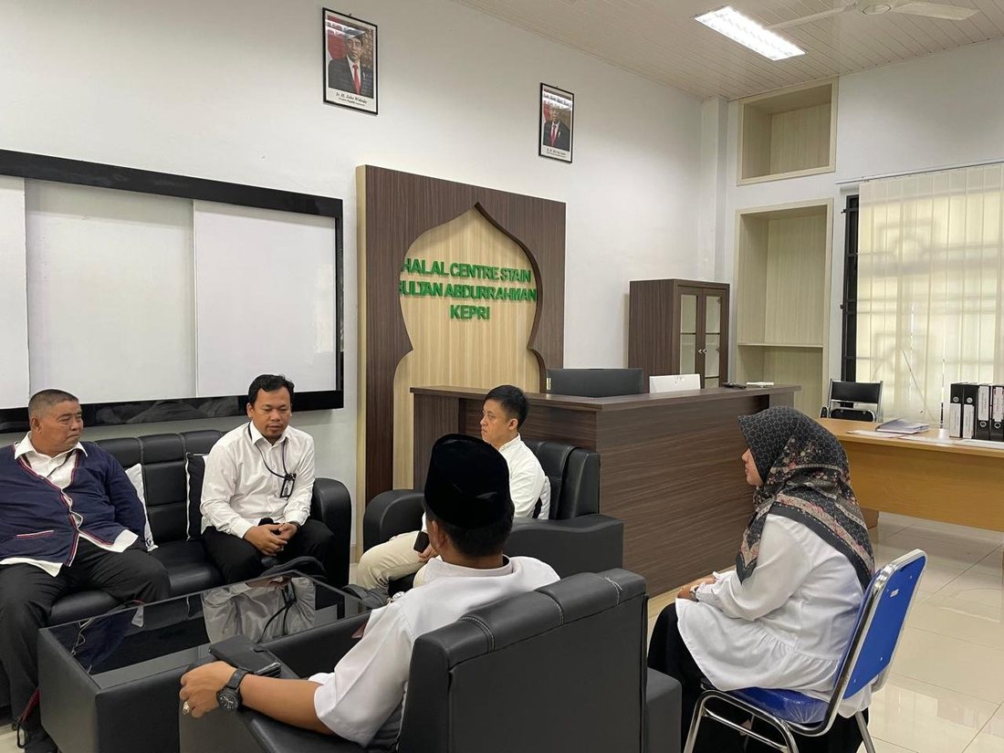 Kunjungan ke Halal Centre STAIN Sultan Abdurrahman Kepri